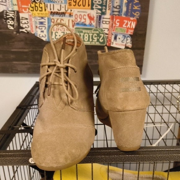 Toms Suede Tan Wedge Booties - Picture 4 of 4